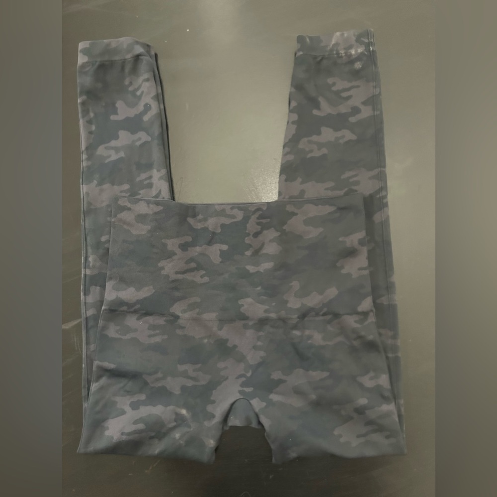 SPANX grey Camo full length leggings